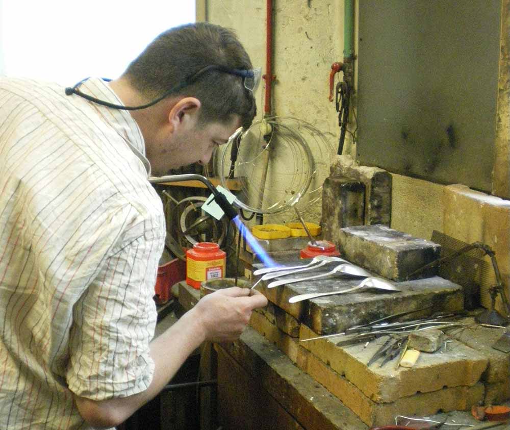 Atelier Guillot - Réparation orfévrerie, pièces anciennes, réargenture,  coutellerie, fabrication